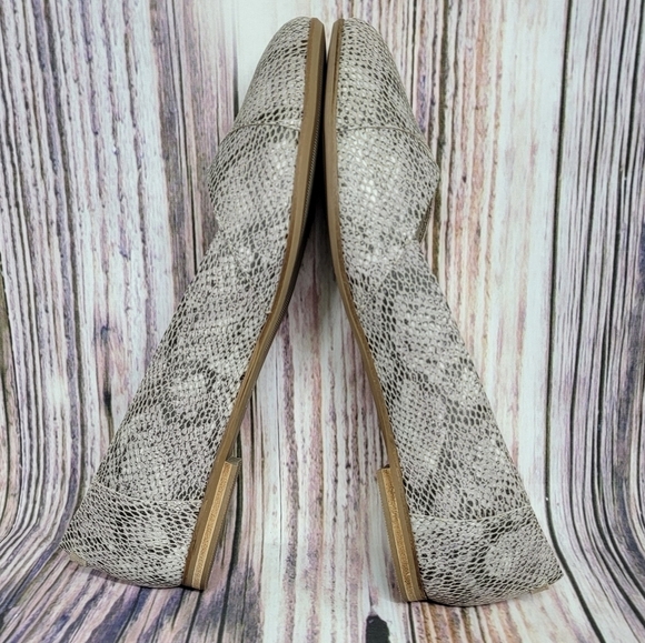 TOMS Julie Cobblestone Snake Embossed Suede Flats New Size 12 - Picture 7 of 12